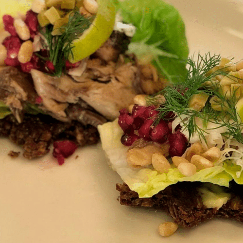 Smørrebrød med makrel i lage